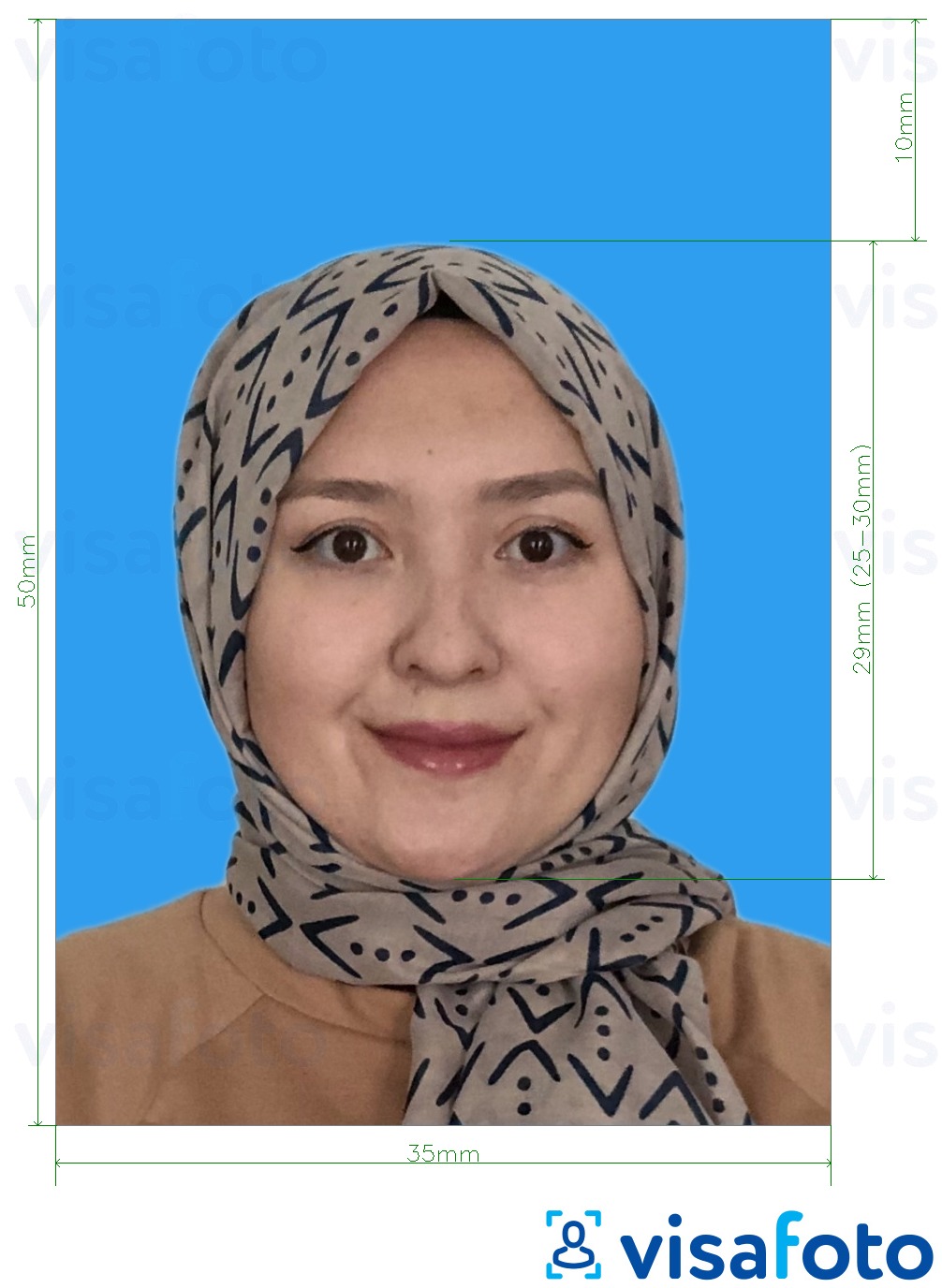 Образец фотографии для Малайзия паспорт 35x50 мм голубой фон с точными размерами